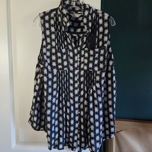 Black/white patterned button up tank